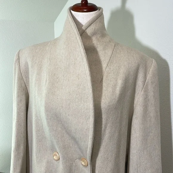 Stunningly Beautiful Wool Blend Coat Long Made in USA Cream/Off White/Tan
